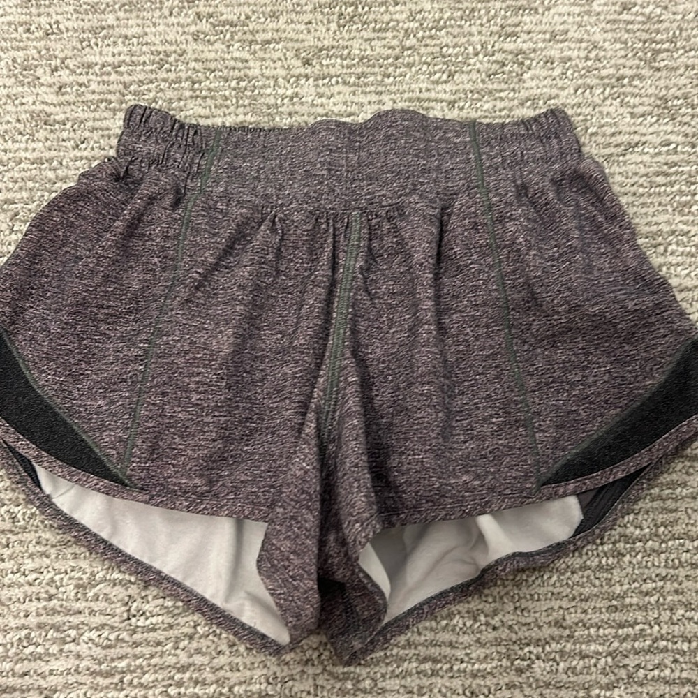 Lululemon hotty hots 2.5” in Size 0